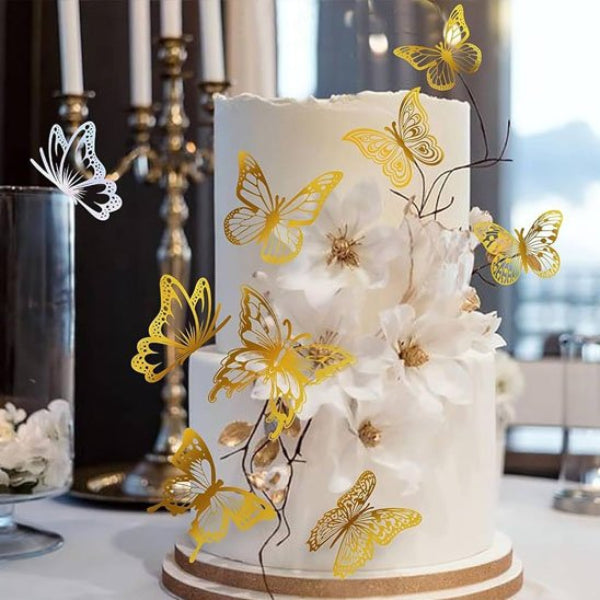 gateau deux etages avec fleurs et decorations papillons